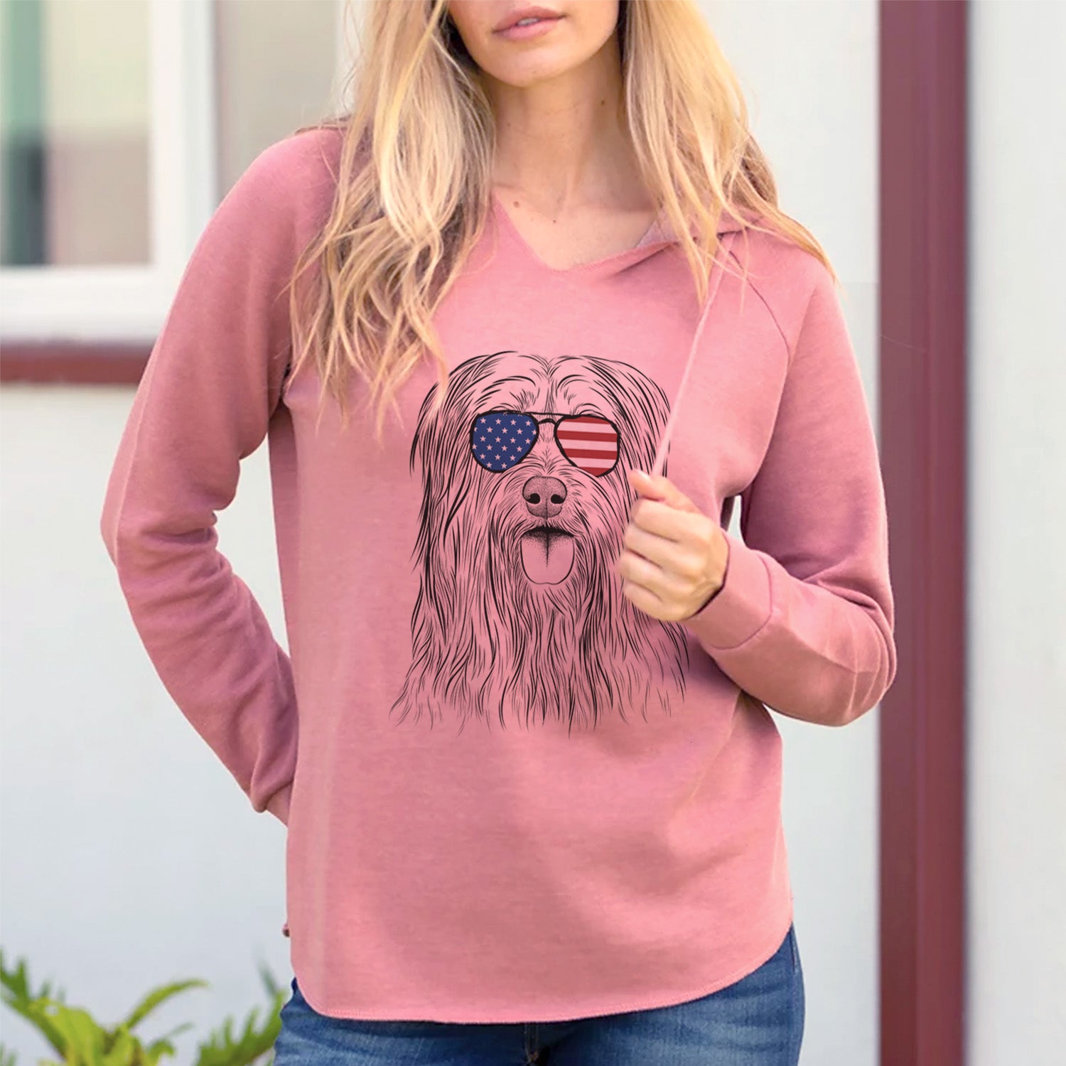 Hand-drawn sketch of Indy the Korean Sapsali wearing American flag sunglasses on a Dusty Rose Cali Wave Hooded Sweatshirt, lifestyle photo