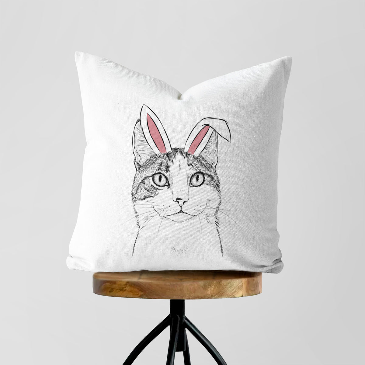 Mini Griffin the Domestic Shorthair Cat - Throw Pillow Cover