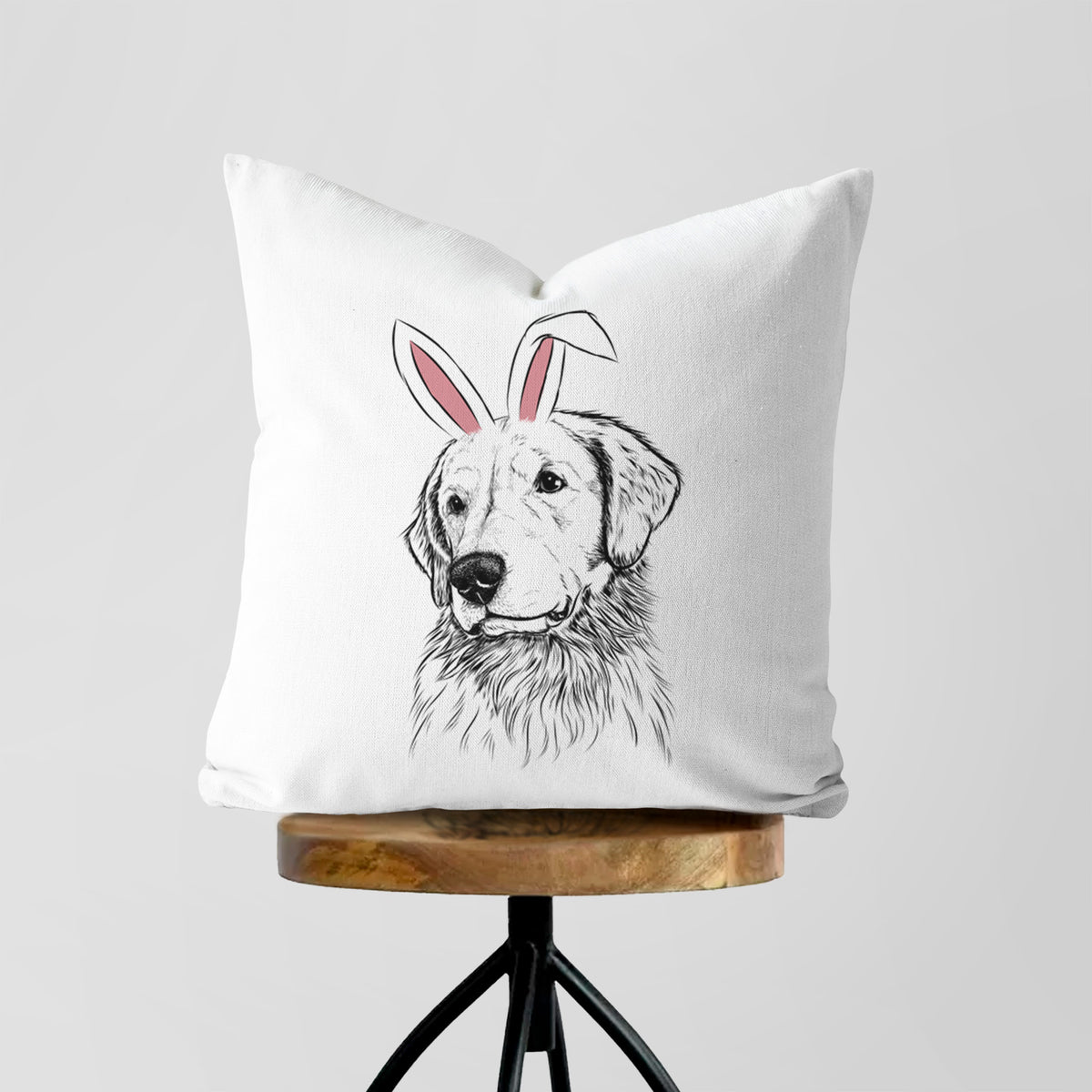 Quinn the Golden Retriever - Throw Pillow Cover