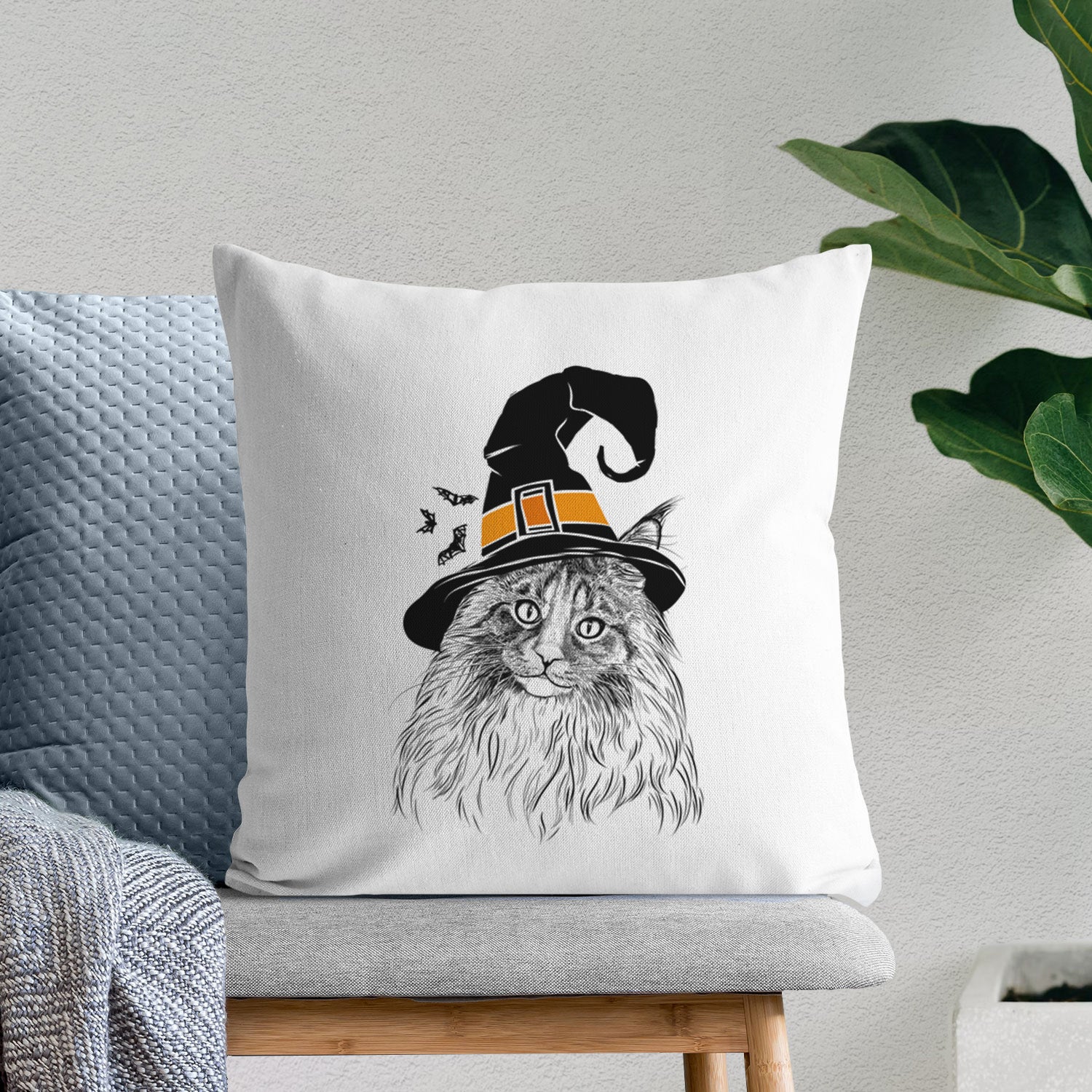 Kiki the Maine Coon Cat - Throw Pillow Cover