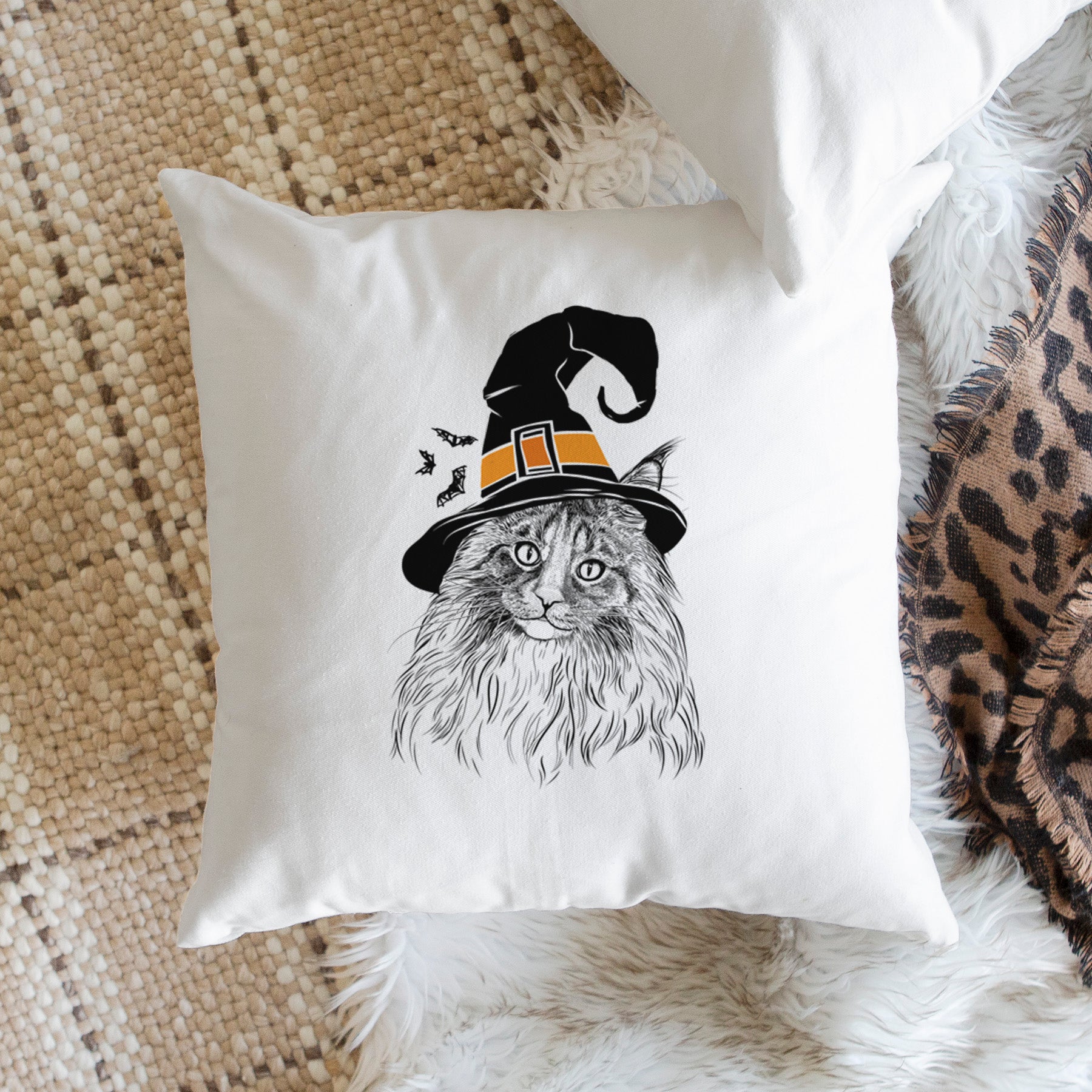 Kiki the Maine Coon Cat - Throw Pillow Cover