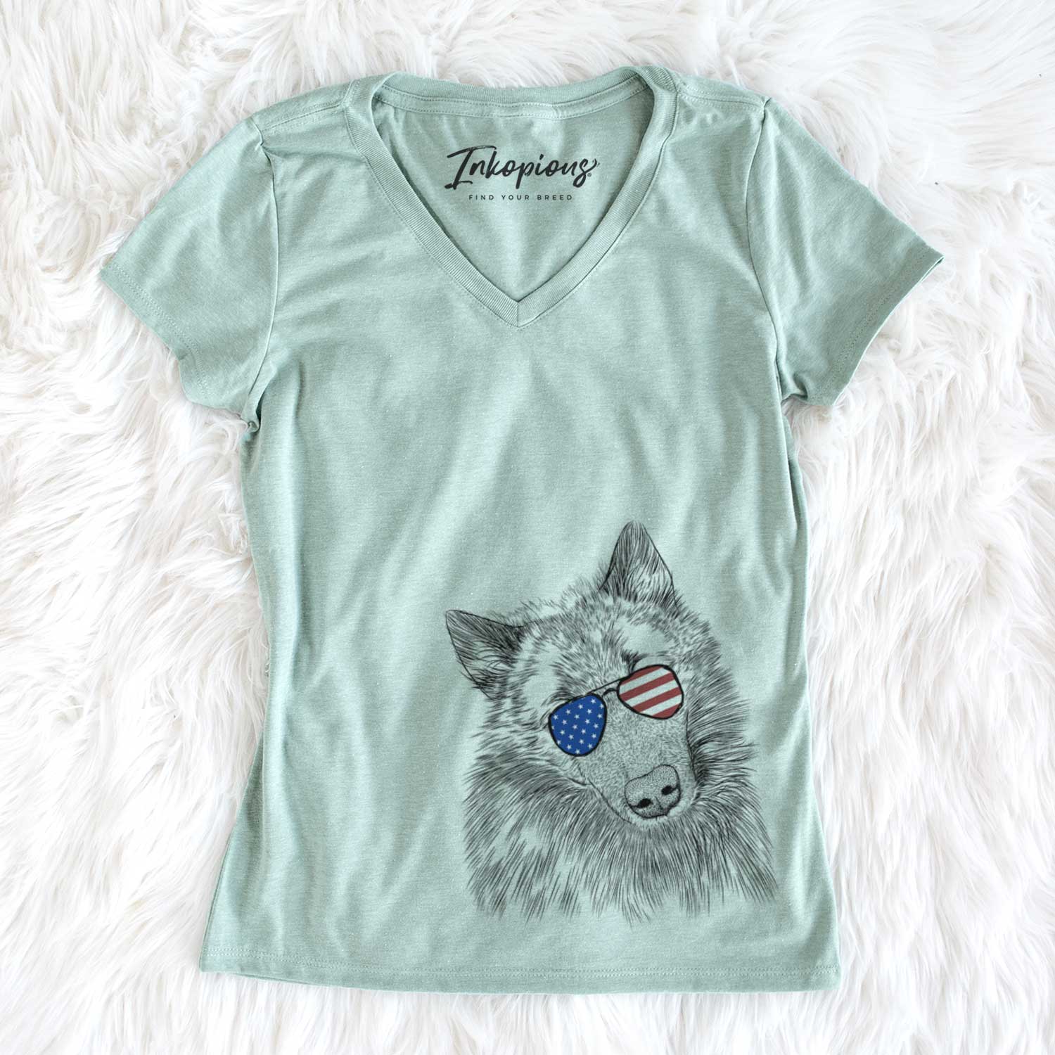 USA Mr. Maverick the Keeshond - Women's Perfect V-neck Shirt