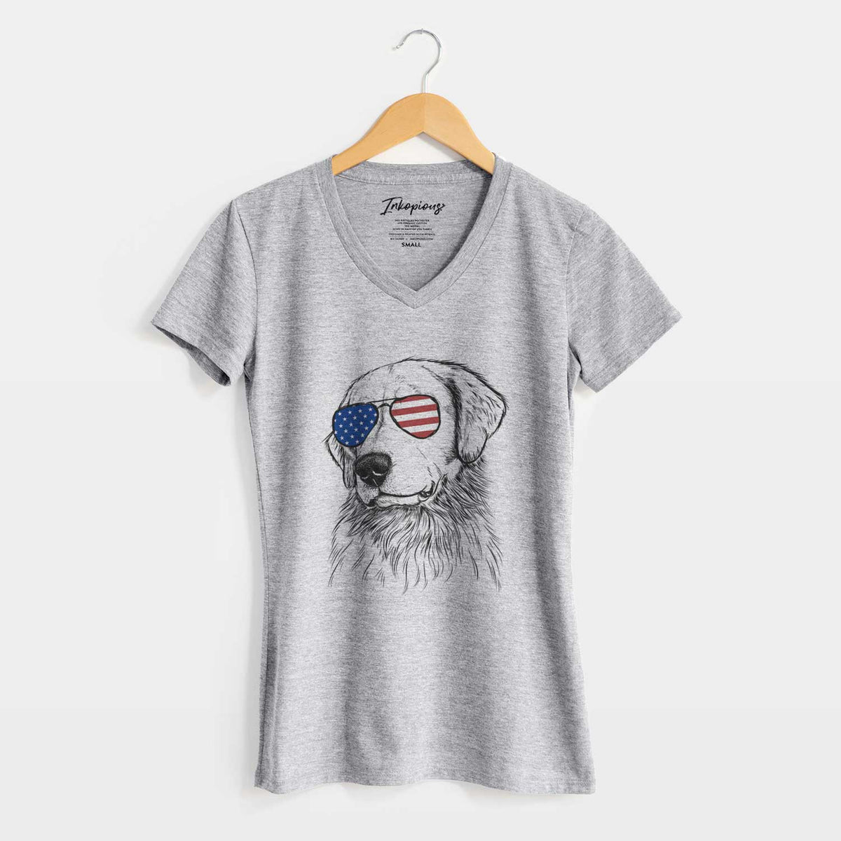 USA Quinn the Golden Retriever - Women&#39;s Perfect V-neck Shirt